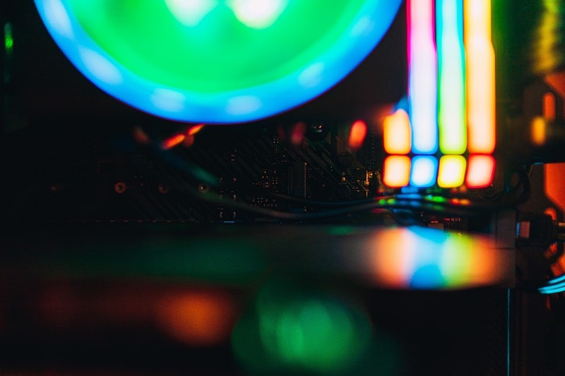 Interior de un PC Gaming borroso